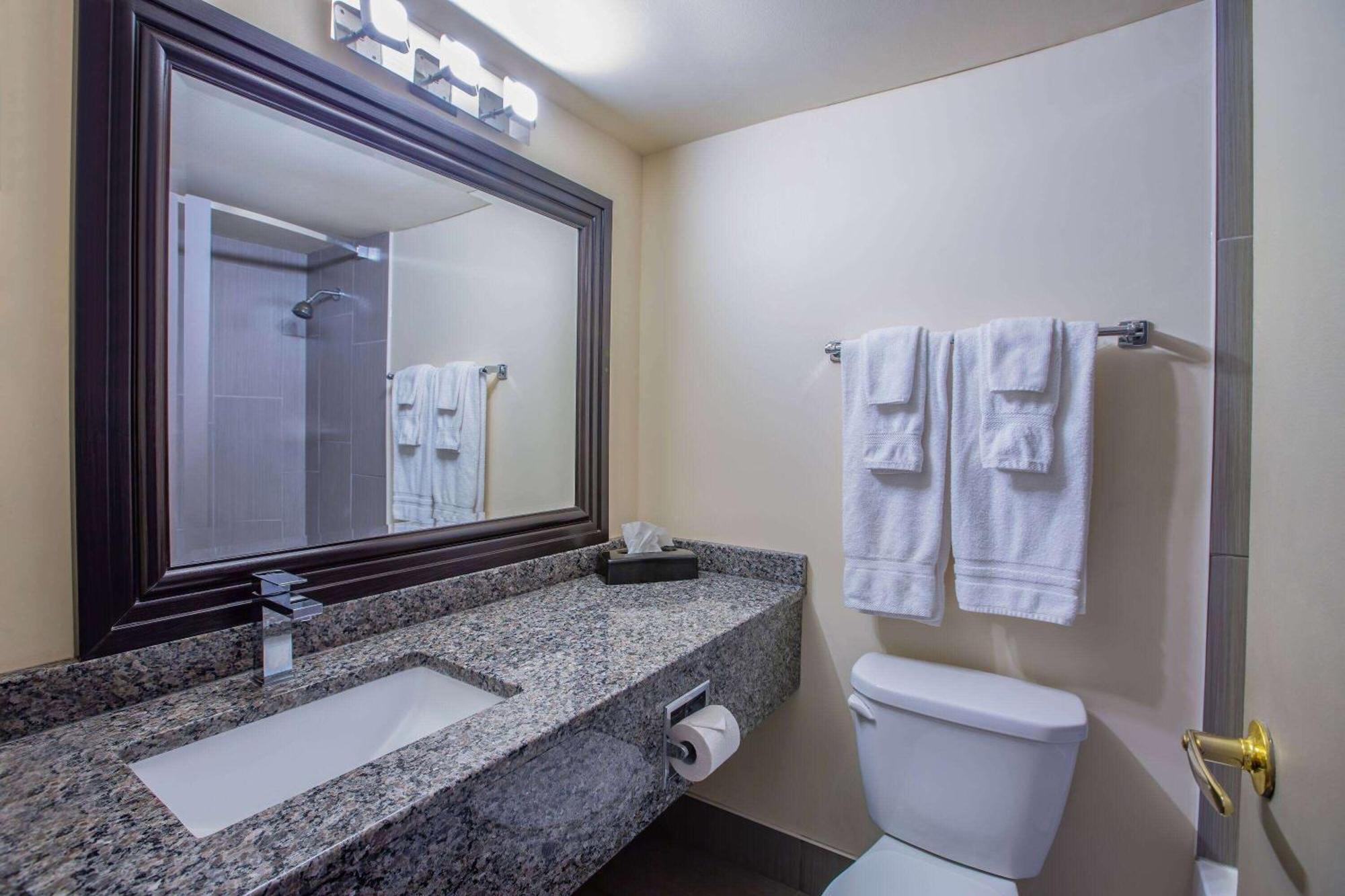 เลกซิงตัน โฮเต็ล แอนด์ คอนเฟอเรนซ์ เซ็นเตอร์ ซัดบิวรี Hotel ซัดเบรี ภายนอก รูปภาพ