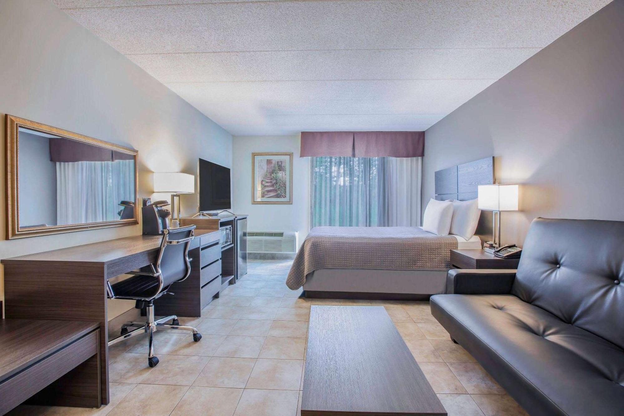 เลกซิงตัน โฮเต็ล แอนด์ คอนเฟอเรนซ์ เซ็นเตอร์ ซัดบิวรี Hotel ซัดเบรี ภายนอก รูปภาพ