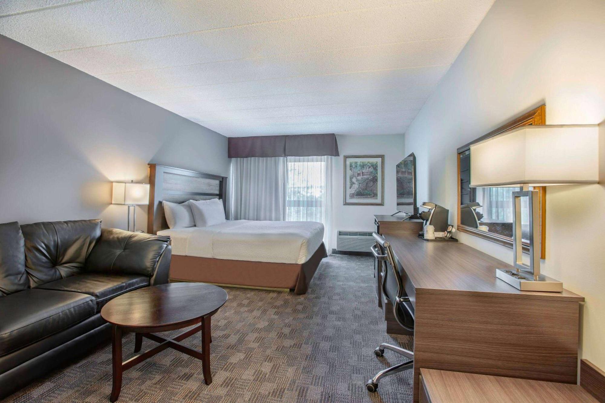 เลกซิงตัน โฮเต็ล แอนด์ คอนเฟอเรนซ์ เซ็นเตอร์ ซัดบิวรี Hotel ซัดเบรี ภายนอก รูปภาพ