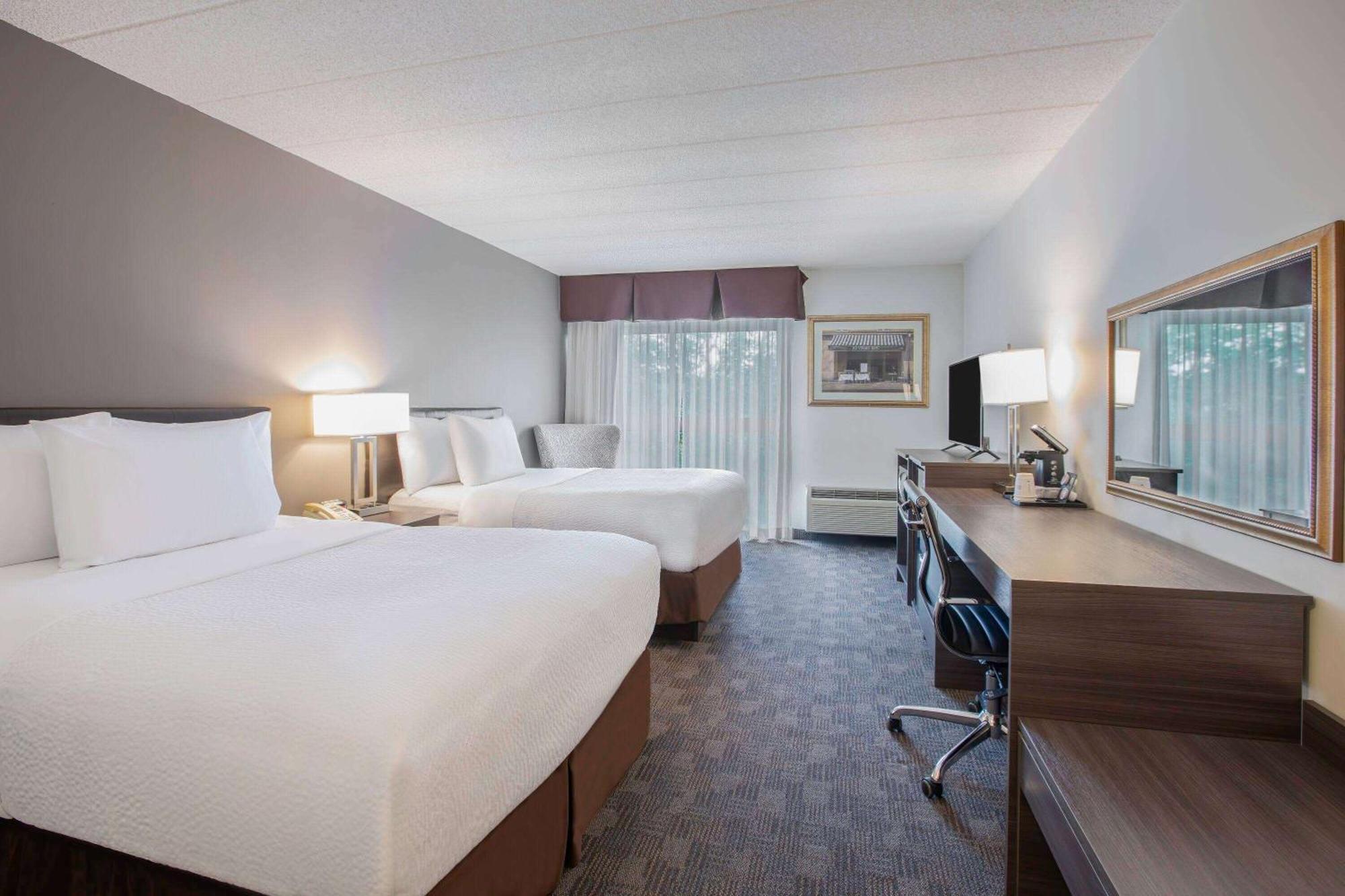 เลกซิงตัน โฮเต็ล แอนด์ คอนเฟอเรนซ์ เซ็นเตอร์ ซัดบิวรี Hotel ซัดเบรี ภายนอก รูปภาพ